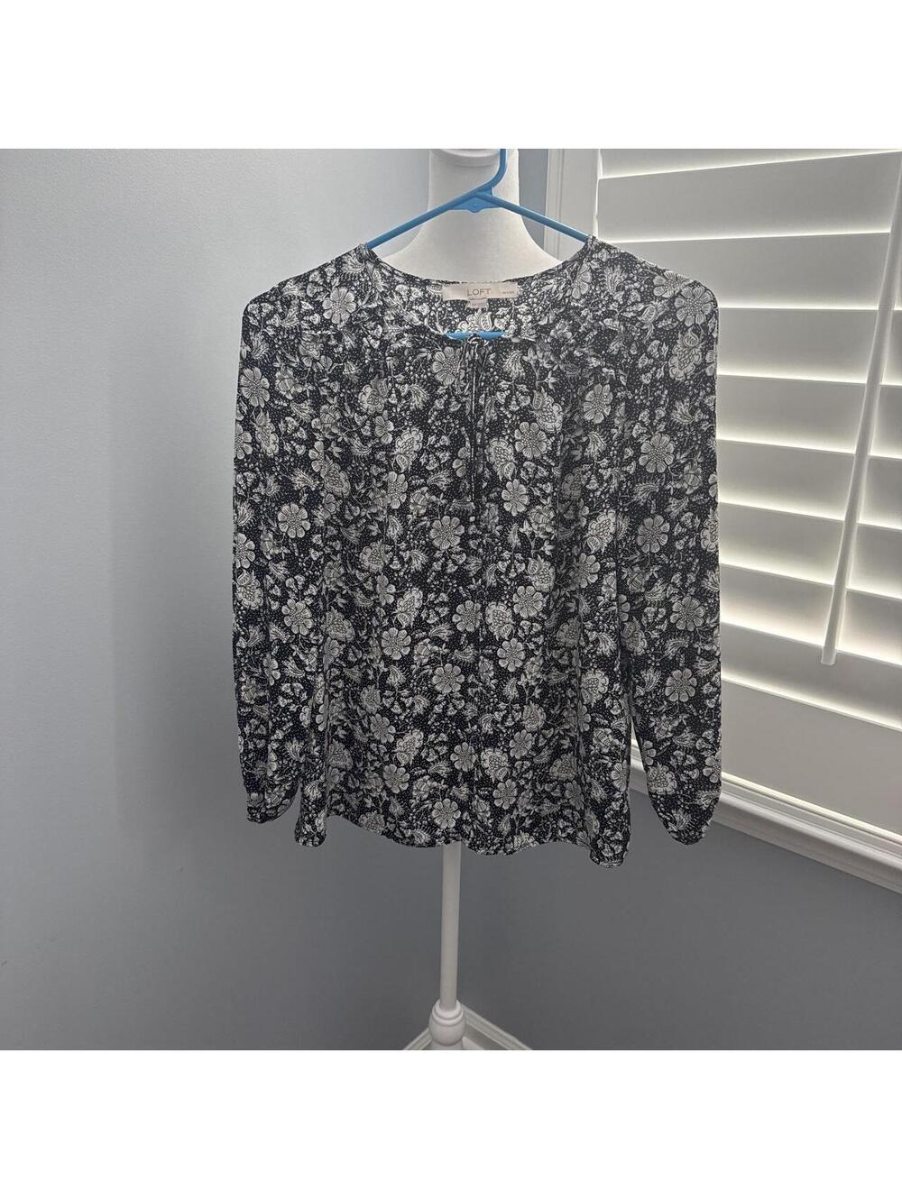 LOFT Petite Women's Black and Navy Blous